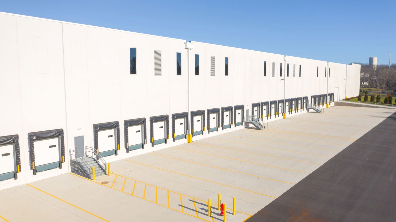 Deftfulfillment U.S. warehouse loading docks